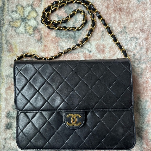 Vintage Chanel Mid-Rise Classic Clutch circa 1995 - Picture 1 of 2